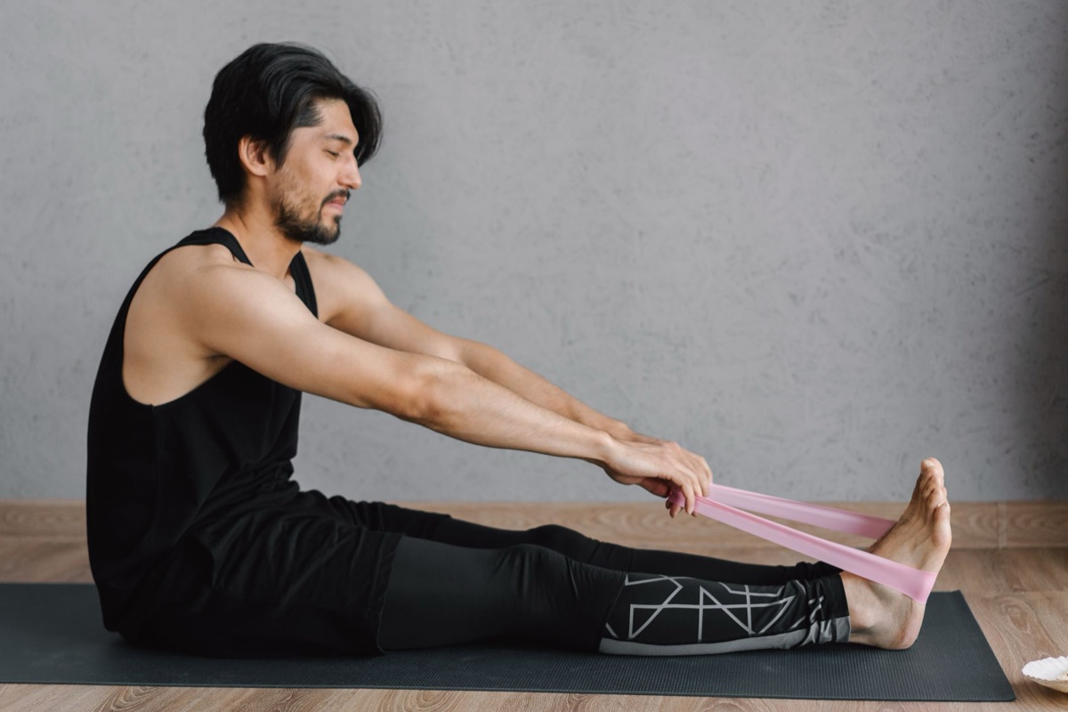 yoga mat and resistance bands for home workout