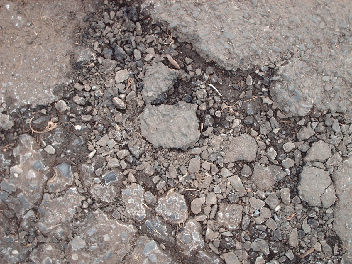 Suelo de tierra seca y agrietada