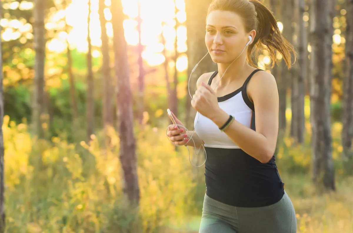 woman, jogging, running, exercise, fitness, earphones, music, sound, cellphone, ipod, fit woman, wellness, young woman, motion, active, active lifestyle, joggin